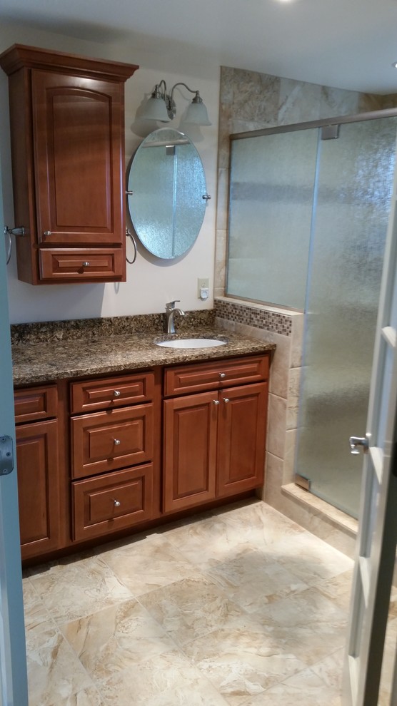 Sauble Bathroom Classique Chic Salle de Bain Baltimore par J.R