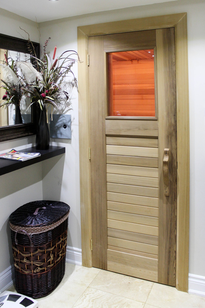 Modelo de sauna clásica pequeña con paredes marrones