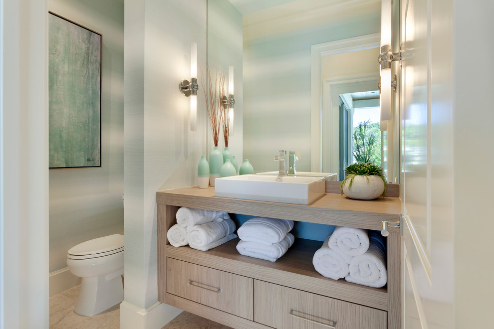 Источник вдохновения для домашнего уюта: ванная комната в стиле неоклассика (современная классика) с зеркалом с подсветкой