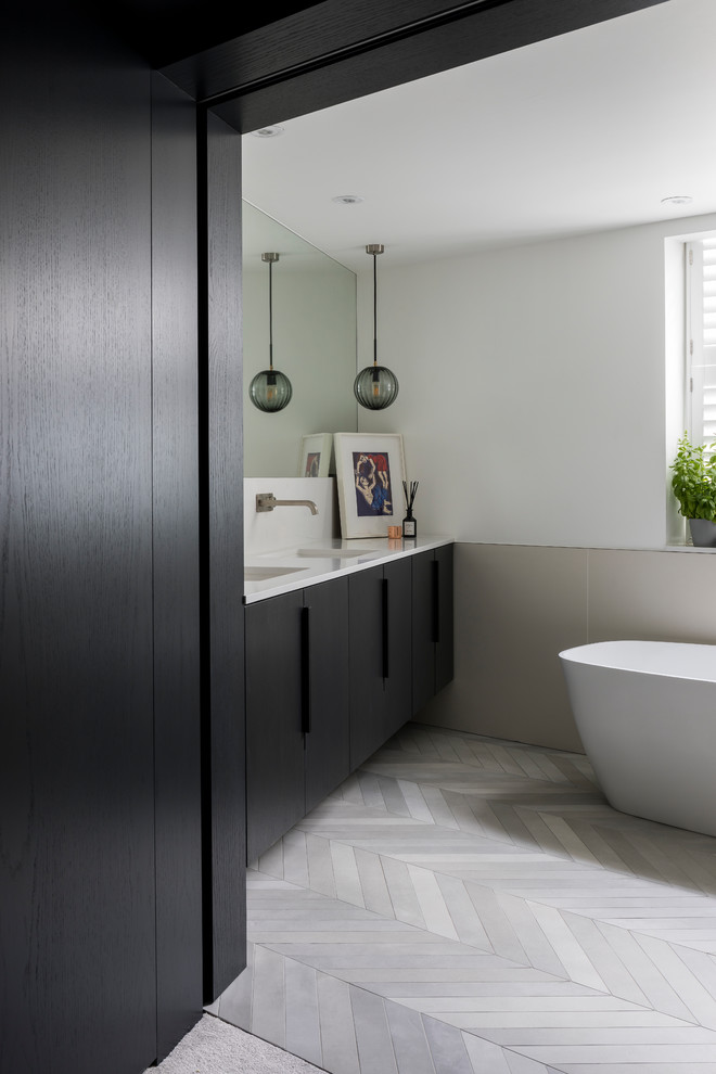 Imagen de cuarto de baño contemporáneo con suelo gris