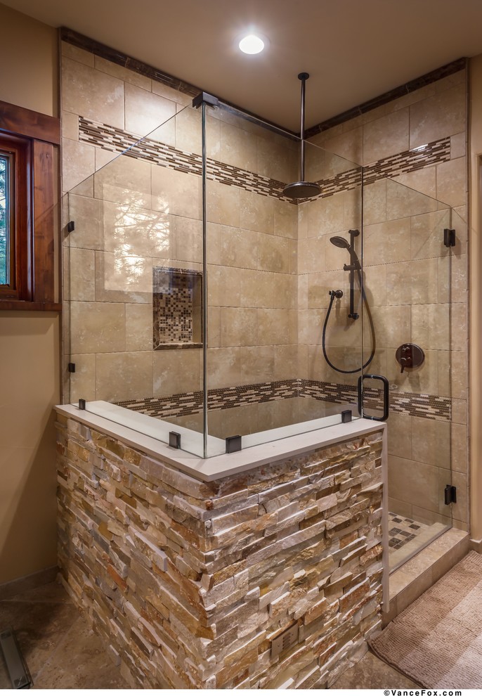Cette photo montre une grande salle de bain principale chic en bois foncé avec un placard avec porte à panneau surélevé, une douche d'angle, un carrelage beige, un mur beige, un sol en carrelage de porcelaine, un lavabo encastré et un plan de toilette en surface solide.