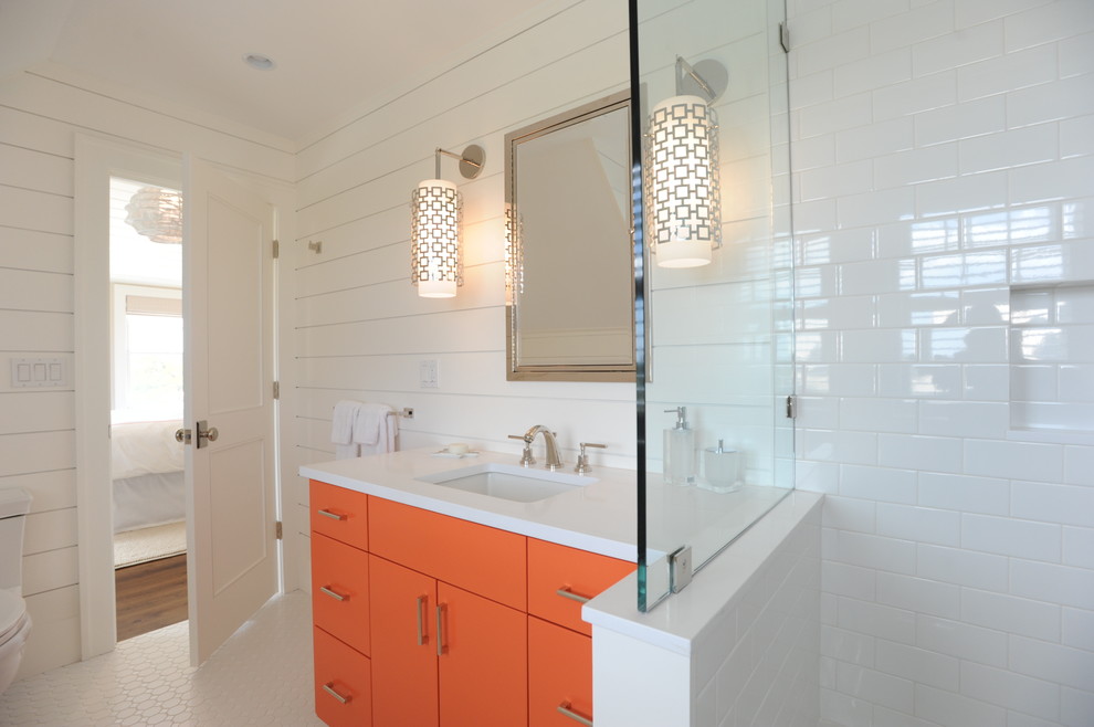 ボストンにあるビーチスタイルのおしゃれなバスルーム (浴槽なし) (アンダーカウンター洗面器、フラットパネル扉のキャビネット、オレンジのキャビネット、白いタイル、サブウェイタイル、白い壁) の写真