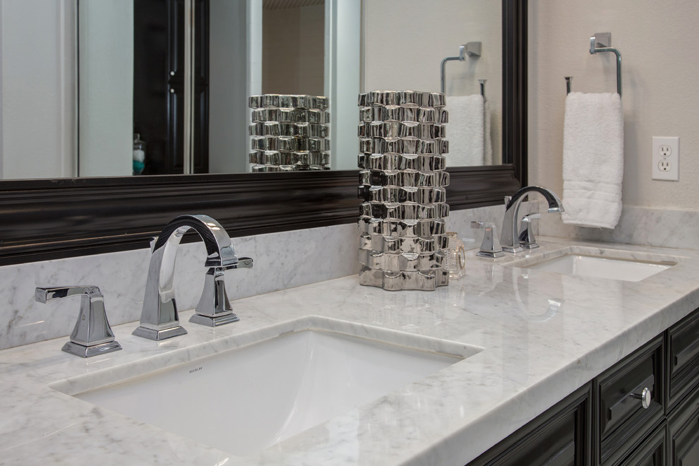 Example of a large classic master marble floor bathroom design in Phoenix with an undermount sink, raised-panel cabinets, marble countertops, gray walls and dark wood cabinets