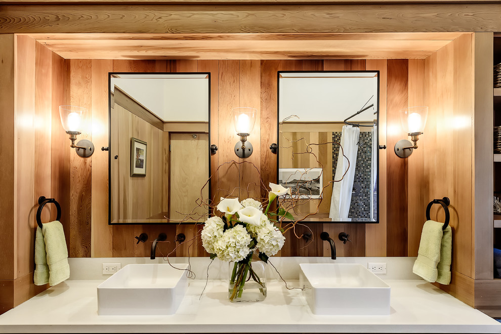 На фото: главная ванная комната среднего размера в стиле рустика с плоскими фасадами, темными деревянными фасадами, столешницей из искусственного кварца, разноцветной плиткой, керамической плиткой и настольной раковиной
