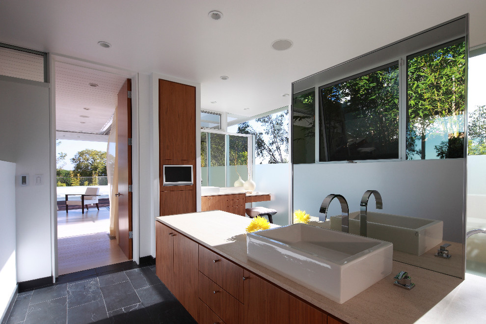 Inspiration for a contemporary bathroom remodel in Los Angeles