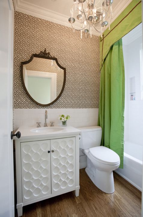 Foto de cuarto de baño contemporáneo con ducha con cortina