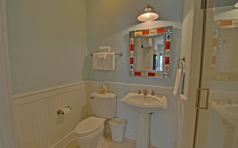 Идея дизайна: ванная комната в морском стиле
