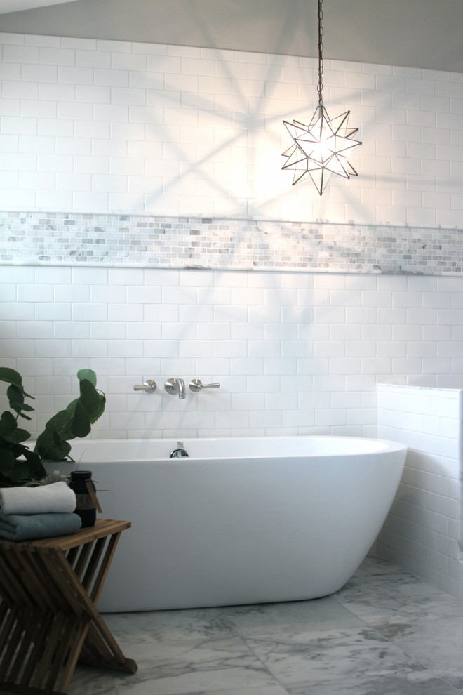 オレンジカウンティにあるトランジショナルスタイルのおしゃれな浴室 (置き型浴槽) の写真