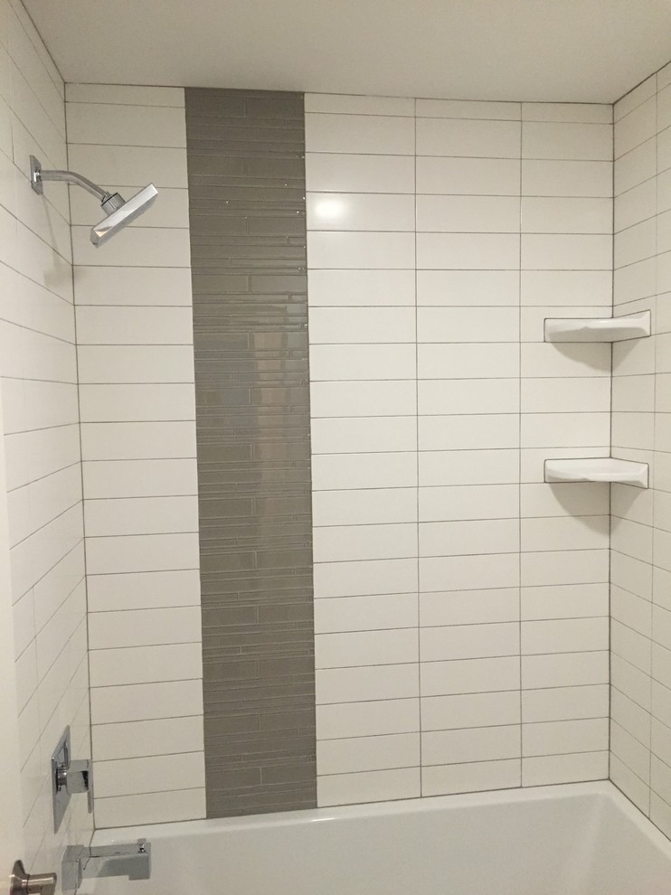 Foto di una stanza da bagno contemporanea di medie dimensioni