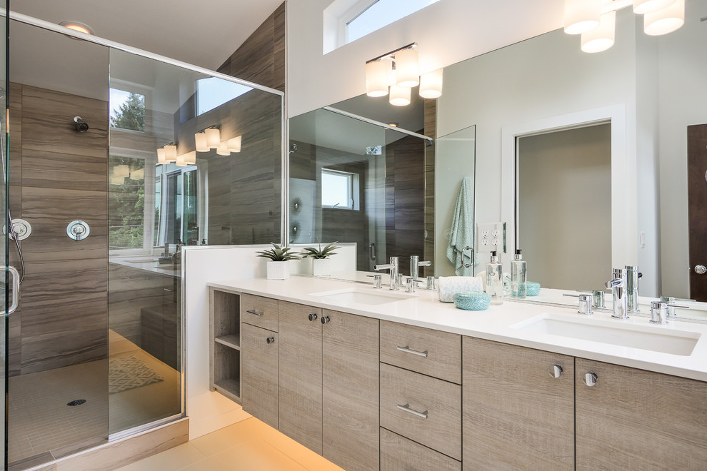 Idée de décoration pour une douche en alcôve design en bois clair avec un lavabo encastré, un placard à porte plane, un carrelage marron, un mur blanc et un plan de toilette blanc.