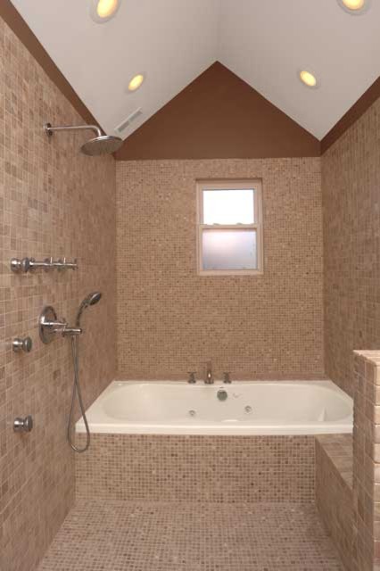 Design ideas for a contemporary bathroom in Chicago.