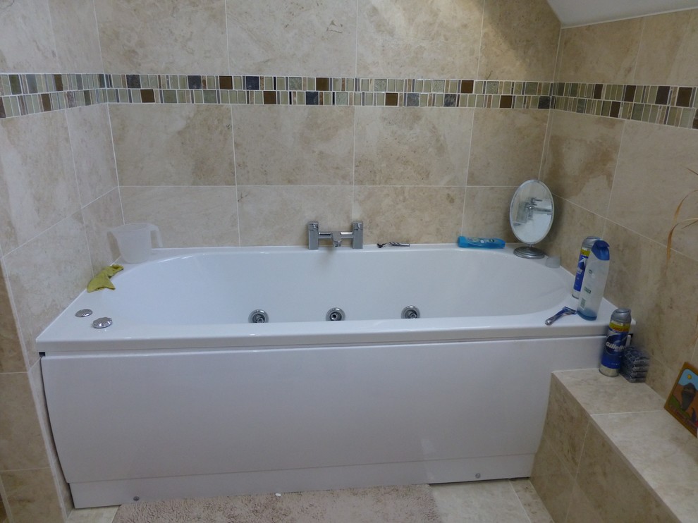 This is an example of a modern bathroom in Berkshire.