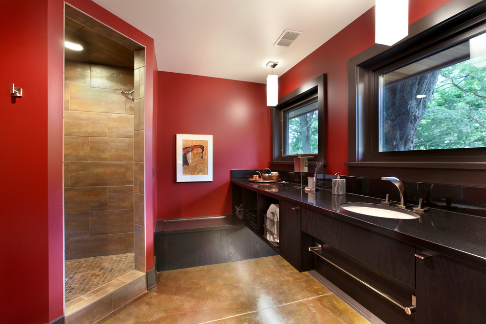 Inspiration for a rustic bathroom remodel in Grand Rapids