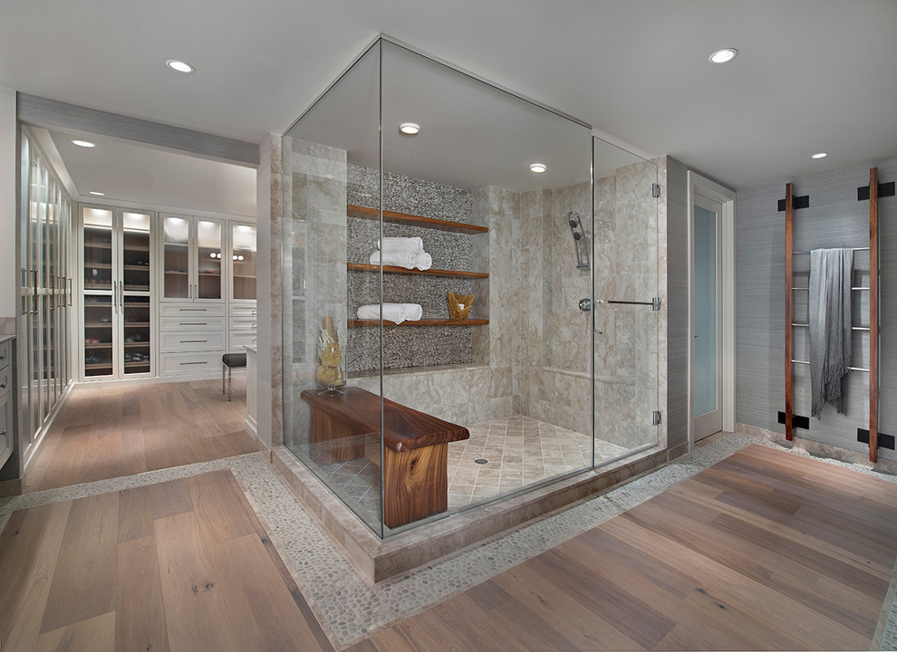 На фото: ванная комната в морском стиле с бежевой плиткой, бежевыми стенами и полом из керамической плитки с