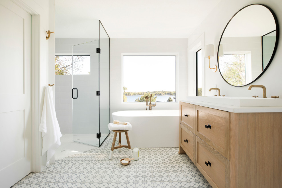 Example of a cottage bathroom design in Minneapolis