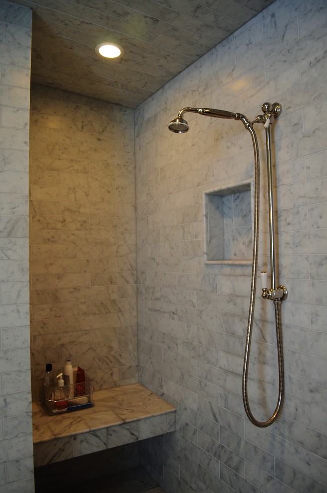 Design ideas for a classic bathroom in Cleveland.