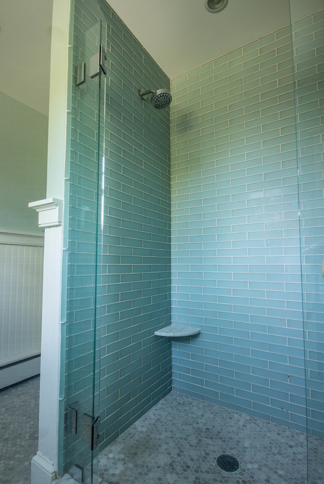 Inspiration for a timeless bathroom remodel in Burlington