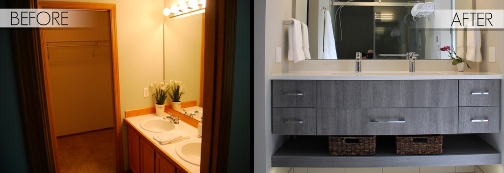 На фото: маленькая главная ванная комната в стиле модернизм с плоскими фасадами, серыми фасадами, двойным душем, унитазом-моноблоком, серой плиткой, керамической плиткой, серыми стенами, полом из цементной плитки, раковиной с несколькими смесителями, столешницей из искусственного кварца, серым полом, душем с раздвижными дверями и белой столешницей для на участке и в саду