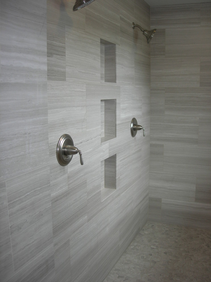 This is an example of a contemporary bathroom in Seattle.