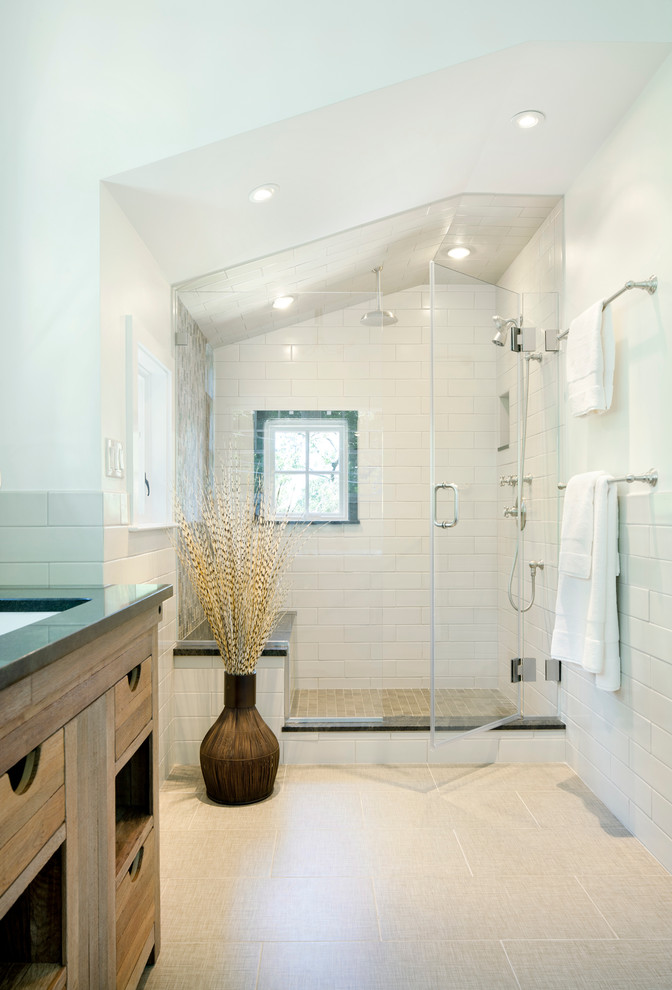 На фото: ванная комната в современном стиле с плиткой кабанчик и окном
