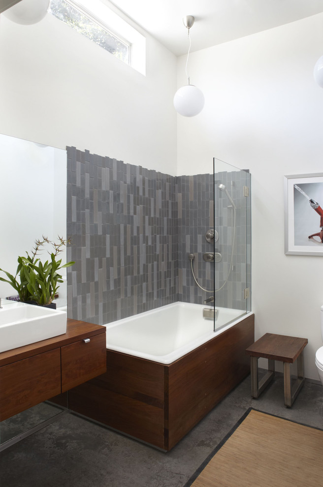 Пример оригинального дизайна: ванная комната в стиле лофт с настольной раковиной