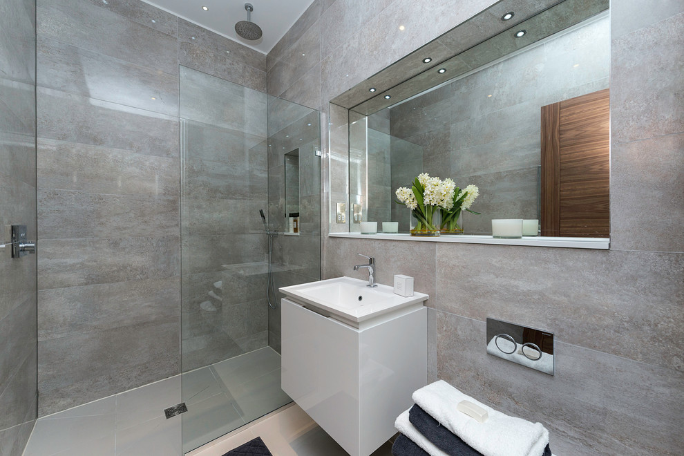 Photo of a contemporary bathroom in London with an open shower.