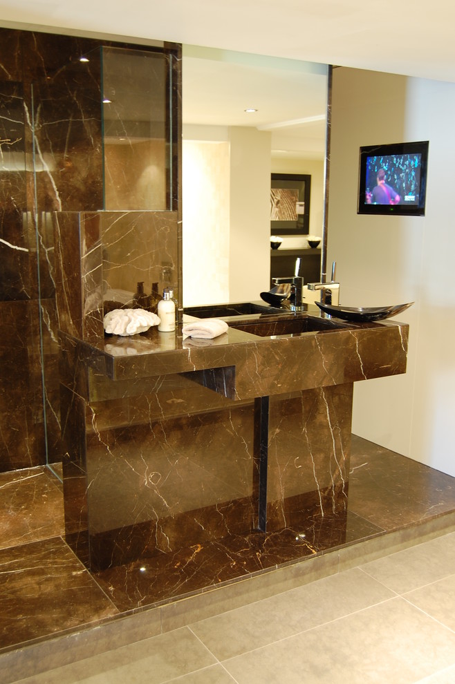 Shower & Vanity console Showroom display Contemporary Bathroom
