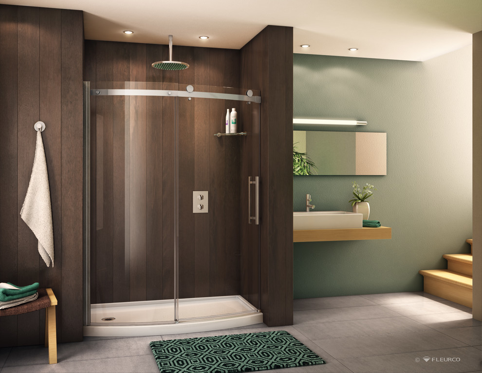 Пример оригинального дизайна: большая главная ванная комната в стиле модернизм с душем в нише, серыми стенами, полом из керамогранита, настольной раковиной, коричневым полом и душем с распашными дверями