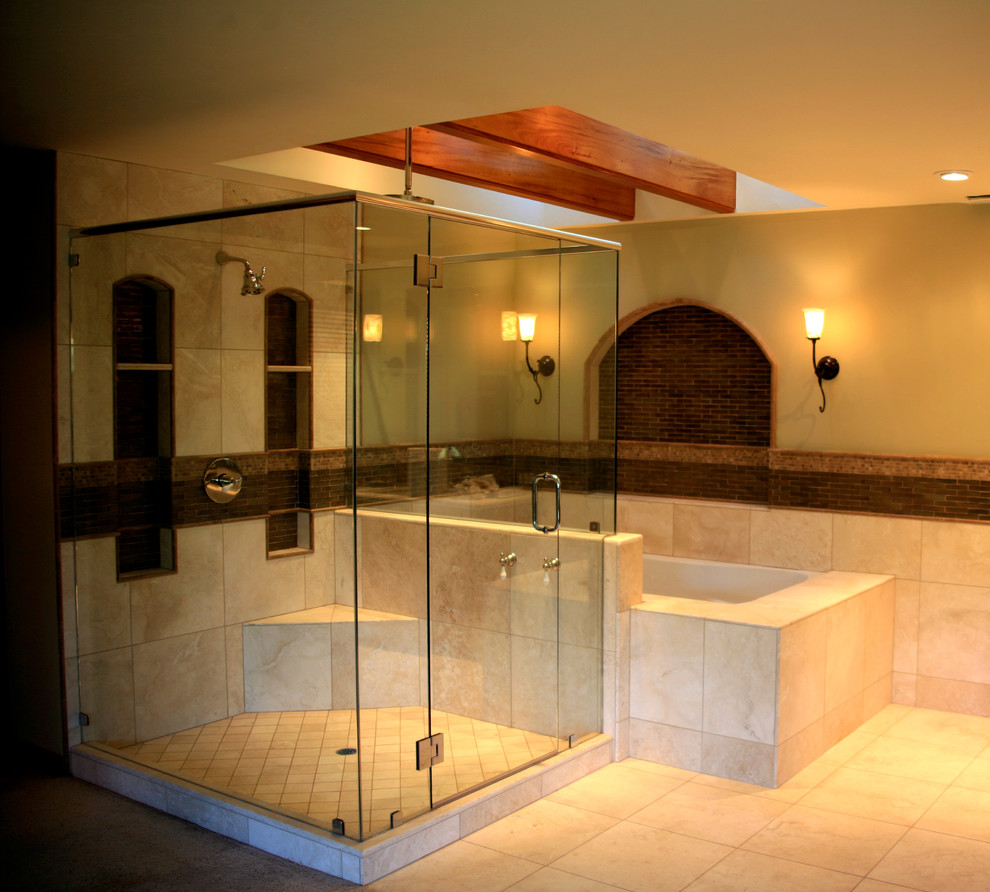 Idéer för funkis badrum, med en dusch i en alkov, keramikplattor, klinkergolv i keramik, beiget golv och dusch med gångjärnsdörr