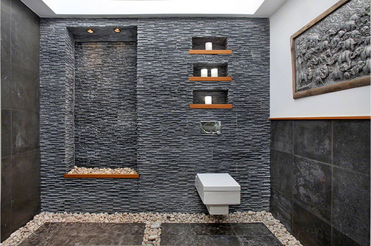 Idee per una stanza da bagno design con piastrelle grigie e piastrelle in pietra