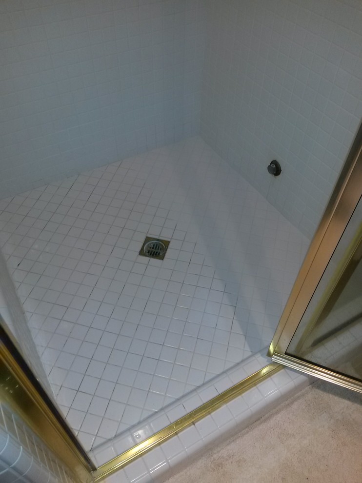 This is an example of a small traditional ensuite bathroom in Los Angeles with an alcove shower, white tiles, ceramic tiles and limestone flooring.
