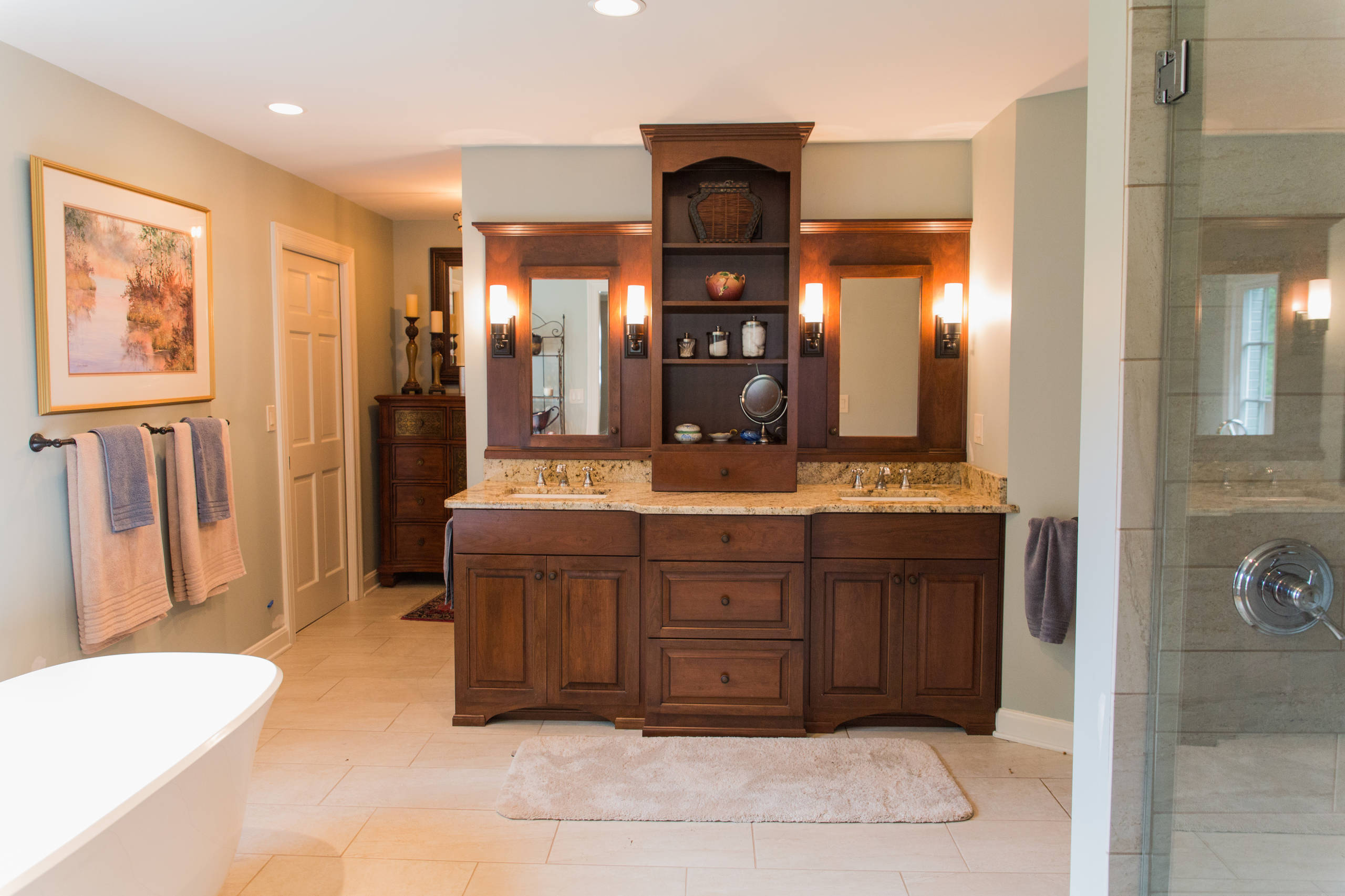 Double Vanity With Center Tower - Photos & Ideas | Houzz