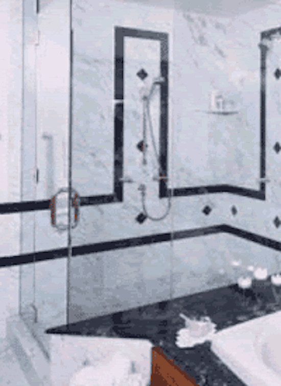 Ispirazione per una stanza da bagno tradizionale con doccia ad angolo