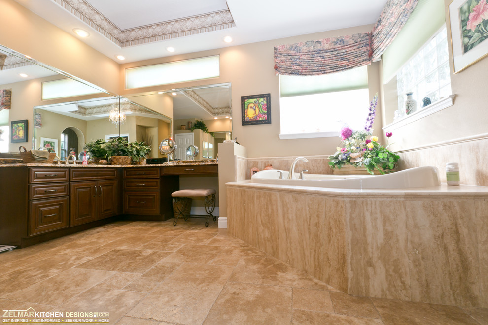 Exemple d'une grande salle de bain principale chic avec un placard avec porte à panneau surélevé, un plan de toilette en granite, une douche ouverte, un carrelage beige, un carrelage de pierre et un sol en travertin.
