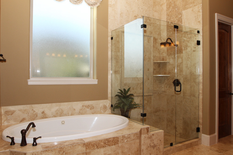 На фото: ванная комната в современном стиле с накладной ванной и угловым душем с