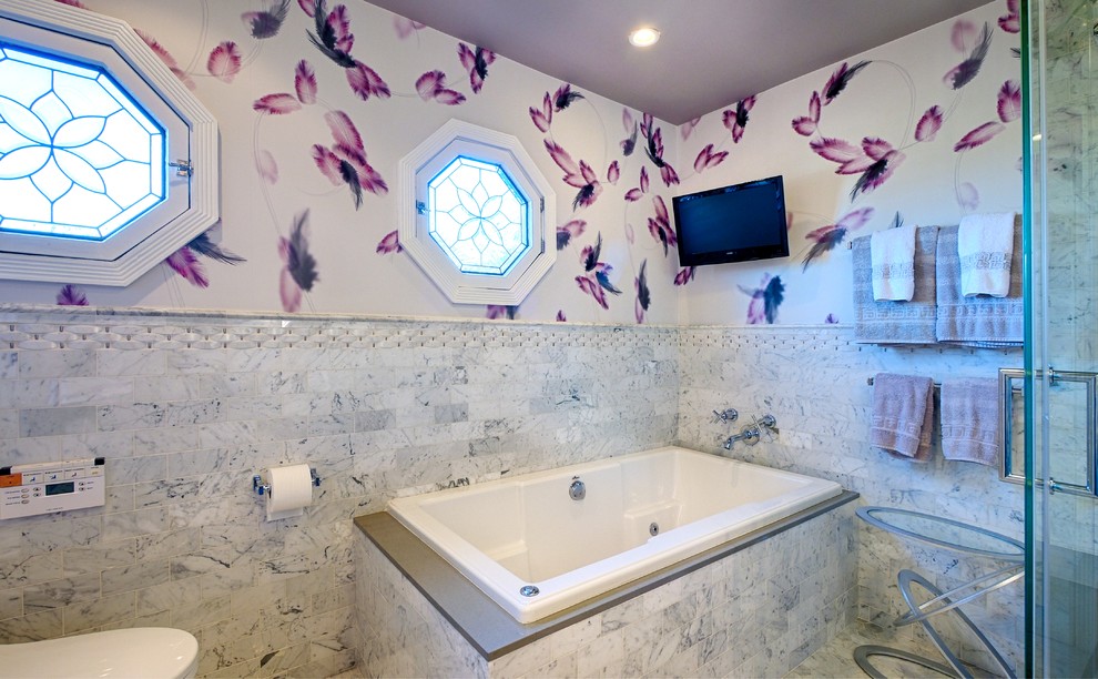 Example of a trendy corner bathtub design in Los Angeles