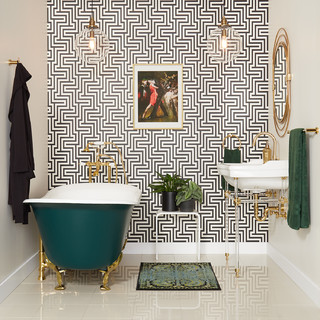 Modern Meets Eclectic in This Amazing Bath Remodel  Jaboneras para baño,  Esquineros para baños, Repisas de vidrio