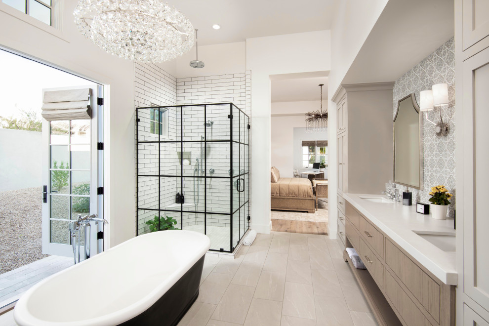 Réalisation d'une salle de bain tradition en bois clair avec une baignoire indépendante, une douche d'angle, un carrelage gris, un mur blanc, un sol beige, une cabine de douche à porte battante, un plan de toilette blanc et un placard à porte plane.