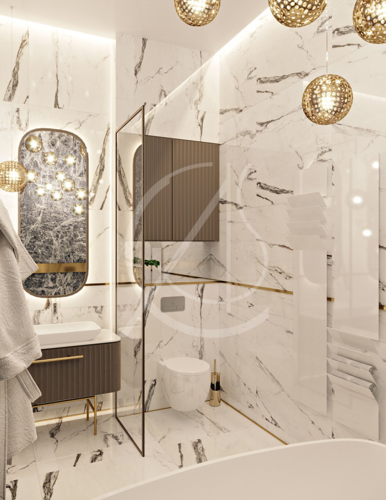 Idee per una stanza da bagno padronale minimalista di medie dimensioni con consolle stile comò, ante in legno chiaro, vasca freestanding, WC sospeso, piastrelle bianche, piastrelle di marmo, pareti bianche, pavimento in marmo, lavabo a bacinella, pavimento bianco e top bianco
