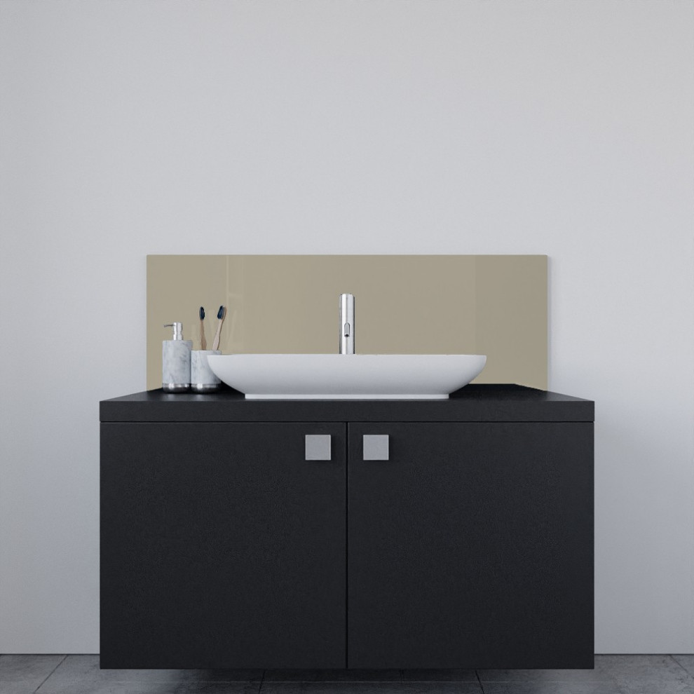 Modern inredning av ett litet badrum, med svarta skåp, svart kakel, glasskiva och vita väggar