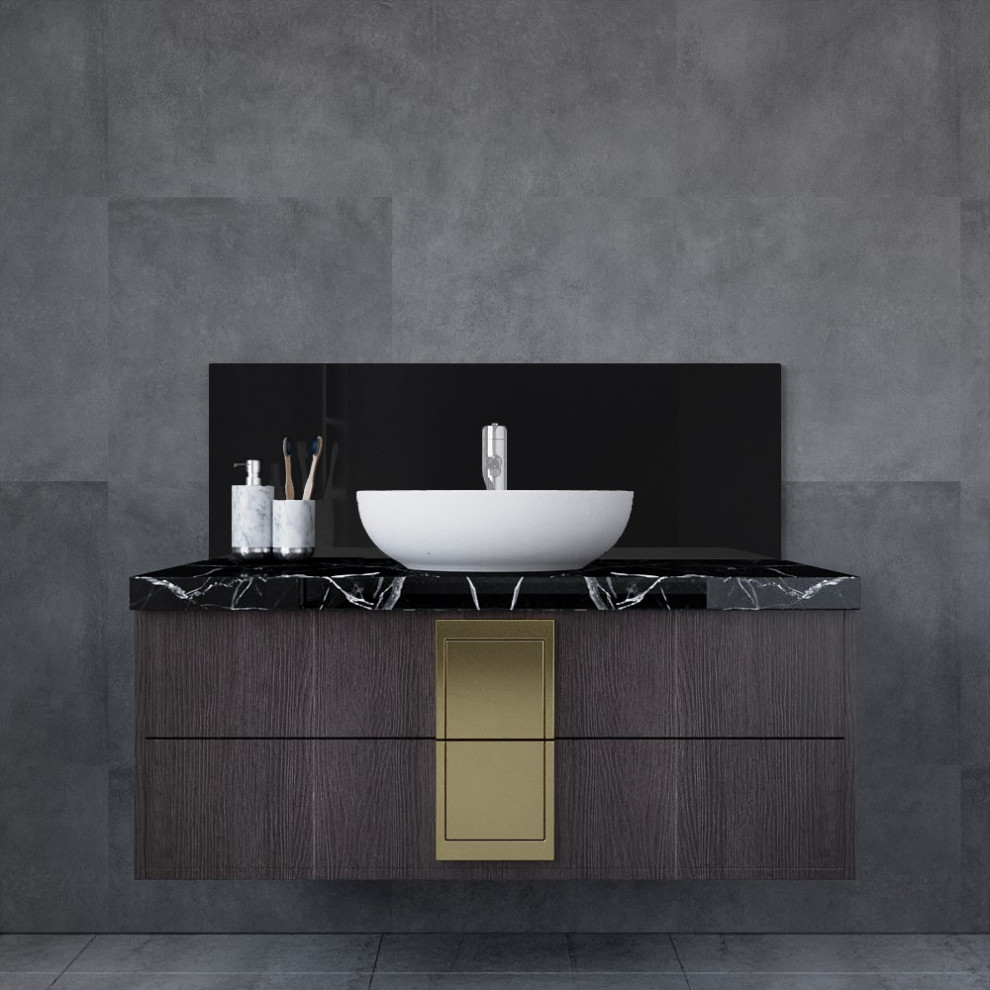 Exemple d'une petite salle de bain moderne en bois foncé avec un carrelage noir, des plaques de verre et un mur gris.