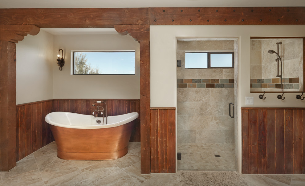 Exemple d'une salle de bain principale chic de taille moyenne avec une baignoire indépendante, une douche à l'italienne, un carrelage beige, des carreaux de porcelaine, un mur beige, un sol en carrelage de porcelaine, un sol beige et une cabine de douche à porte battante.