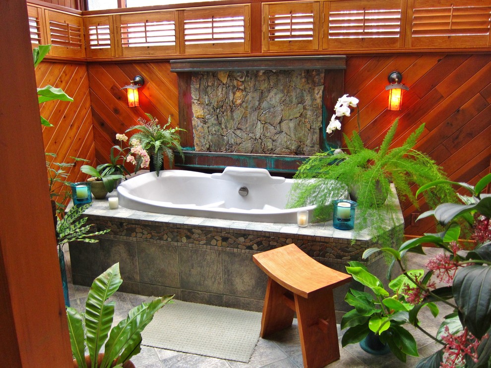 Aménagement d'une salle de bain asiatique de taille moyenne avec un sol en carrelage de céramique.