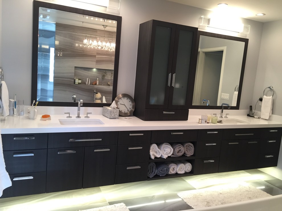 This is an example of a contemporary bathroom in Detroit.