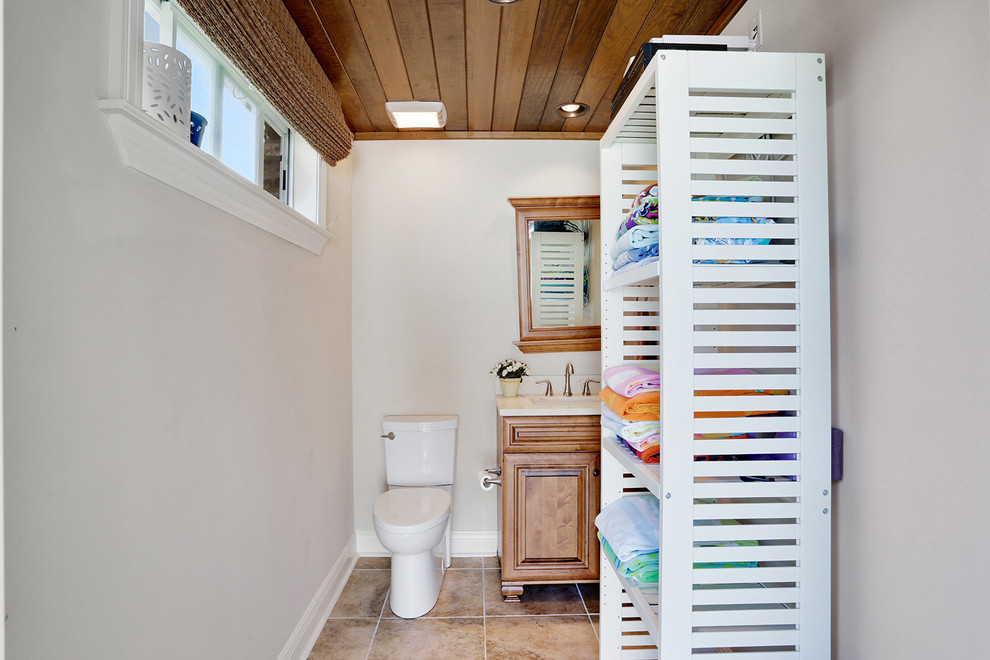 Example of a mid-sized transitional bathroom design in New Orleans