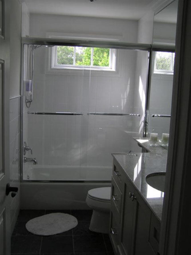 Idee per una stanza da bagno classica con vasca/doccia
