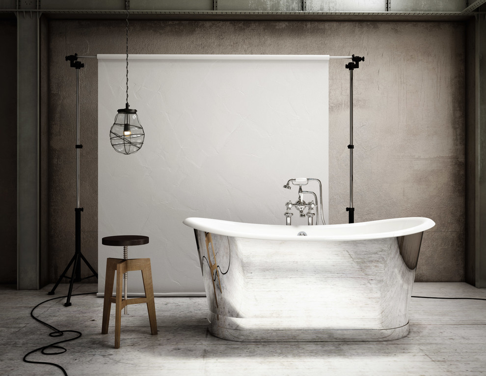 Diseño de cuarto de baño principal actual con bañera exenta