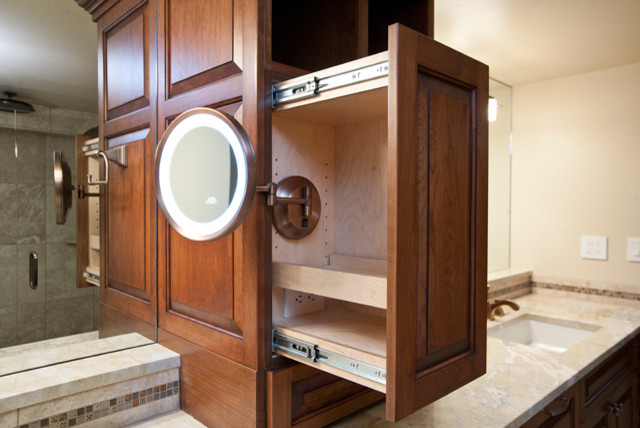 Пример оригинального дизайна: ванная комната в классическом стиле с столешницей из гранита, накладной ванной и каменной плиткой