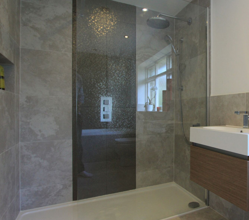 Kleines Modernes Badezimmer in Sussex
