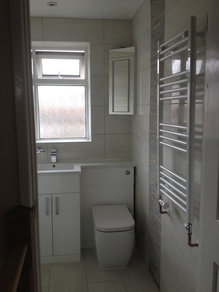 Immagine di una piccola stanza da bagno per bambini minimalista